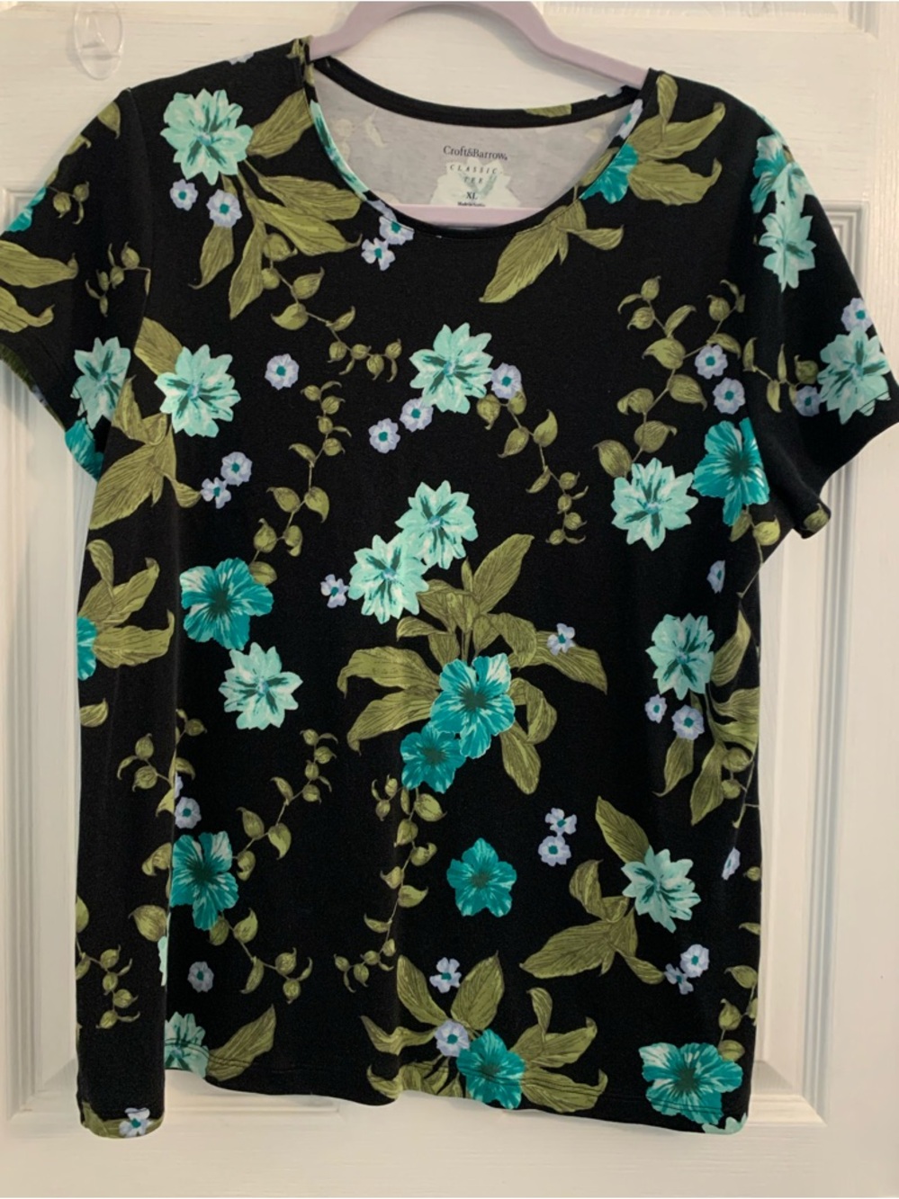 croft & barrow Women’s Black Short-Sleeve Floral top. Size XL $8